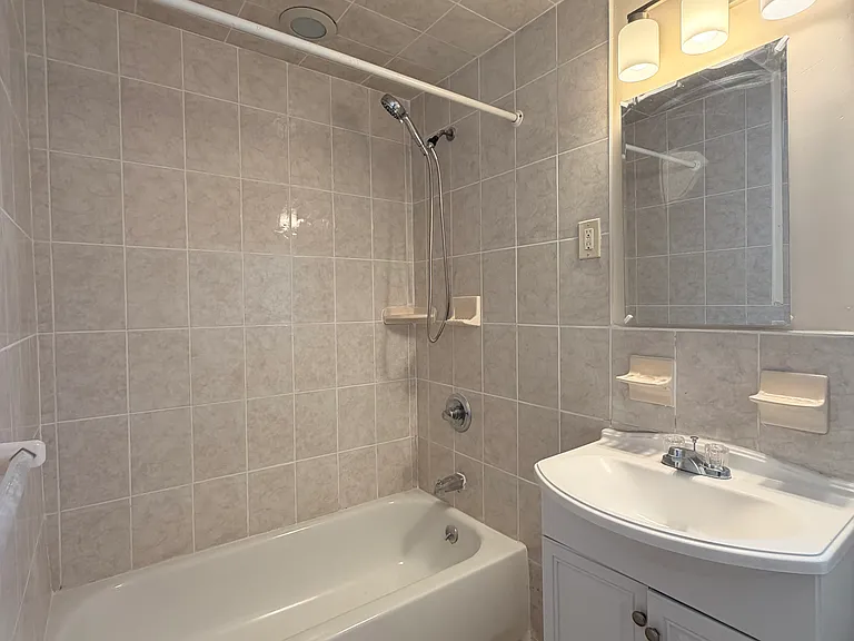 310 S 7th Ave — Photo 17