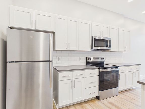 2nd image of 1122 Green St #11