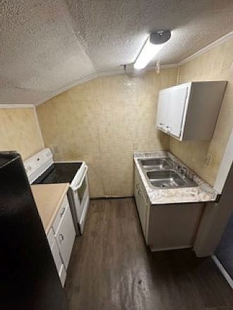 2nd image of 132 N Locust St #C