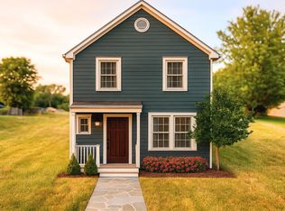 352 Pershing Ave, Houston, PA 15342