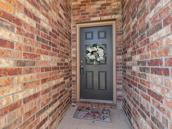 3rd image of 523 Hoot Owl Ln S