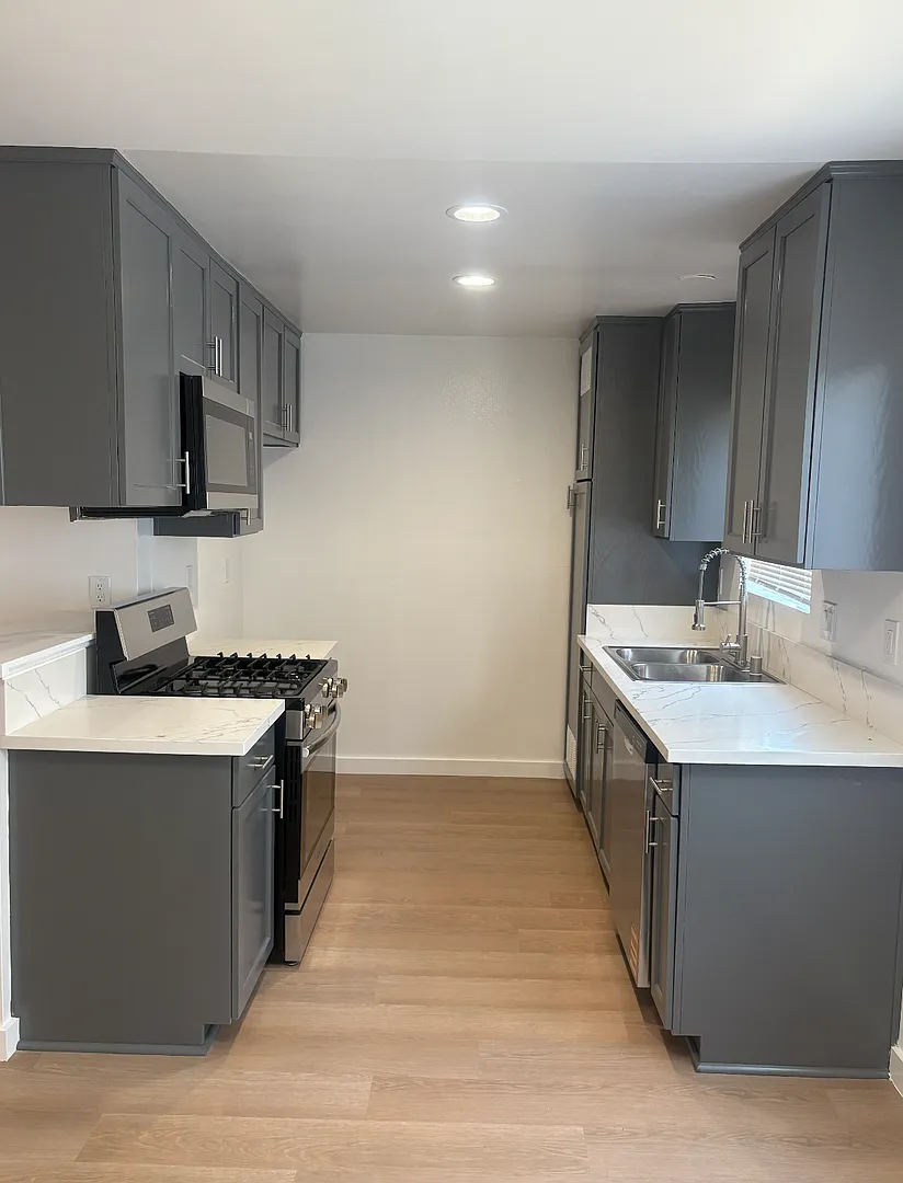 8735 Variel Ave — Photo 4
