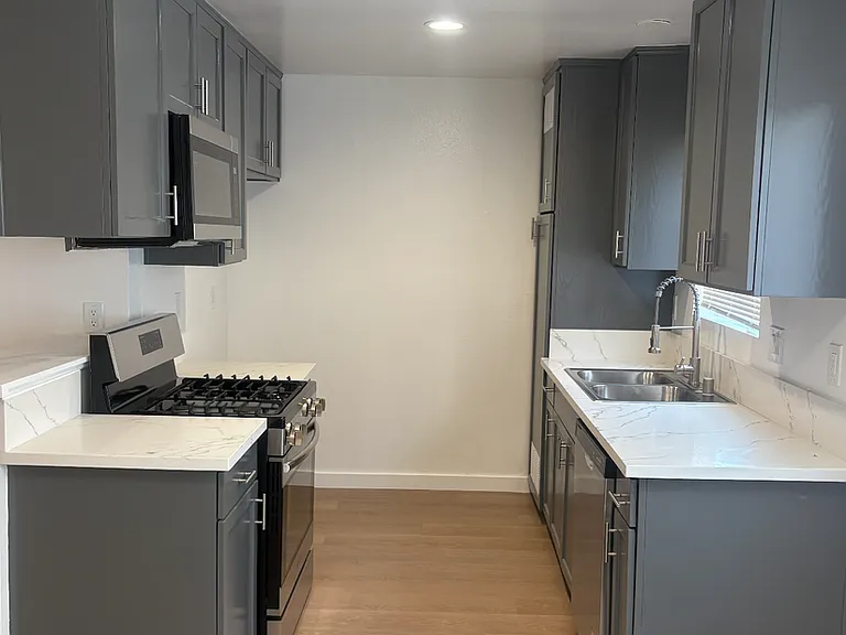 8735 Variel Ave — Photo 4