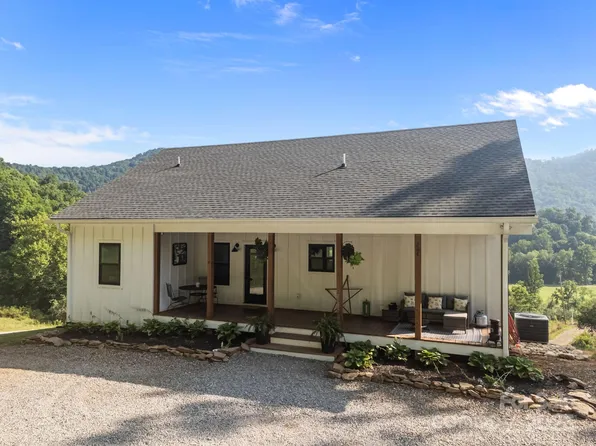 131 Tobacco Trl, Canton, NC 28716