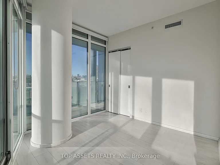 125 Peter St #602 — Photo 21