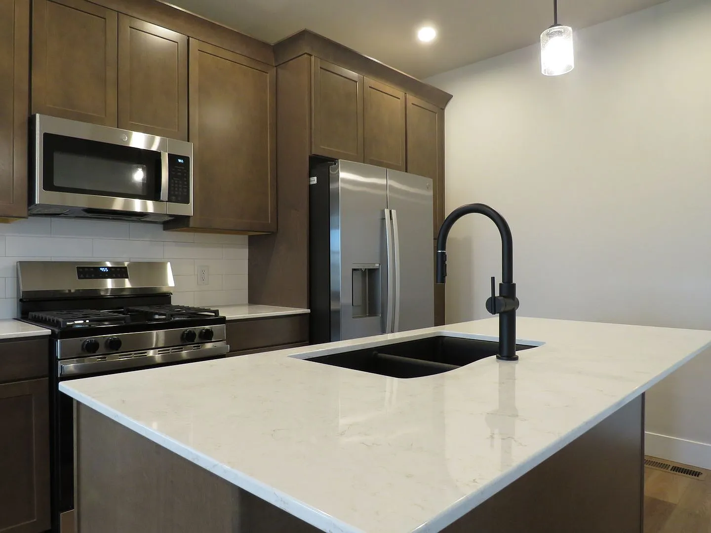 3 Bedroom 2 Bathroom New Construction Home — Photo 3