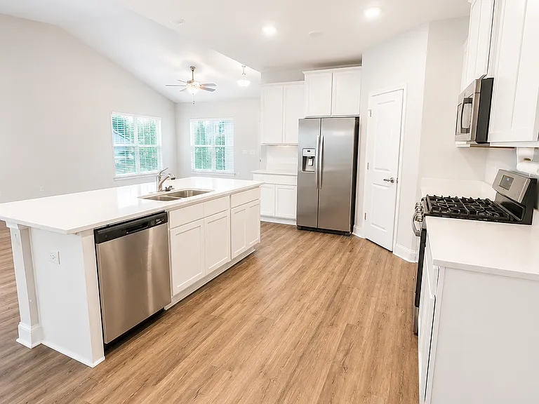 619 Roseridge Dr — Photo 3
