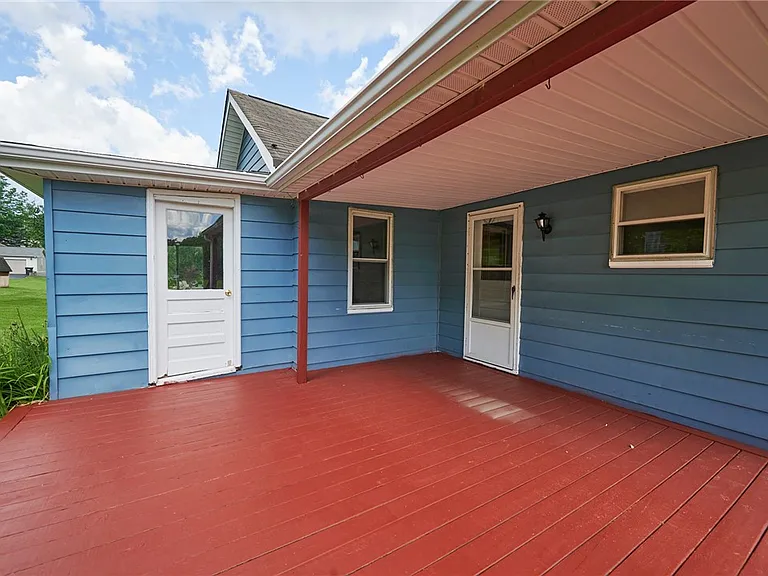 105 Derrick Ln — Photo 3