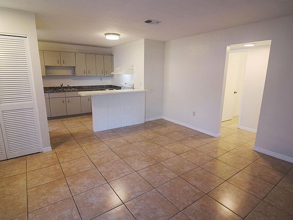 Kitchen with Breakfast Bar