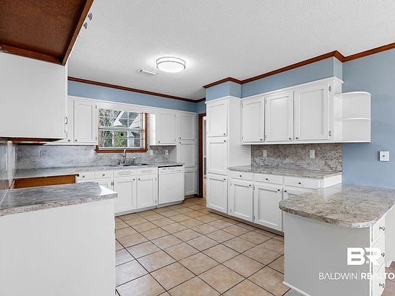 3rd image of 67 Bayou Ave W