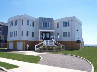 19 E Shore Dr, Babylon, NY 11702