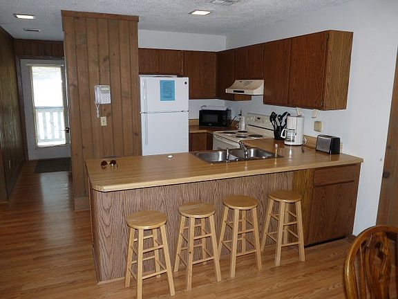 5th image of 900 Captains Cove Ct Unit 1