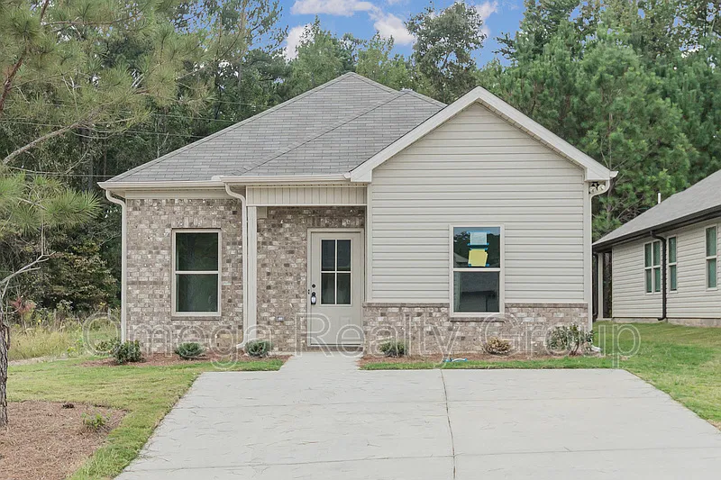 3 bed, 2.0 bath, 1432 sqft, $1,400 — Photo 1