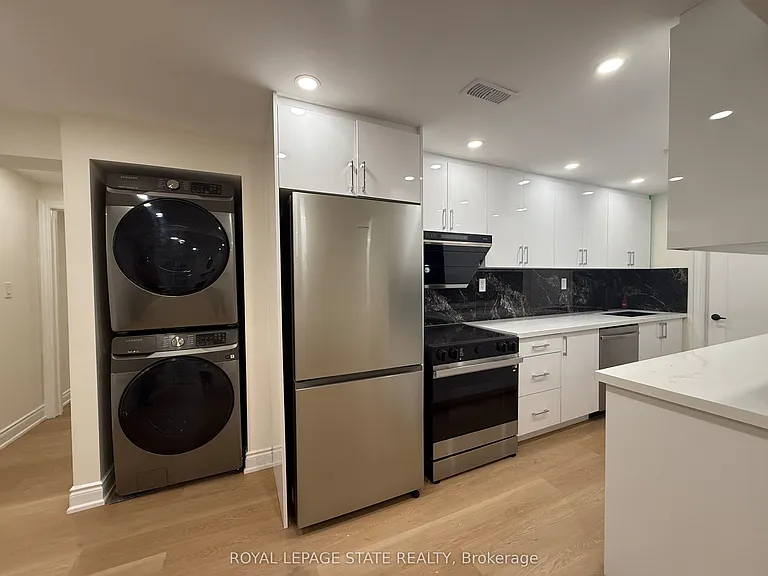 4 Waterside Dr #LOWER — Photo 8