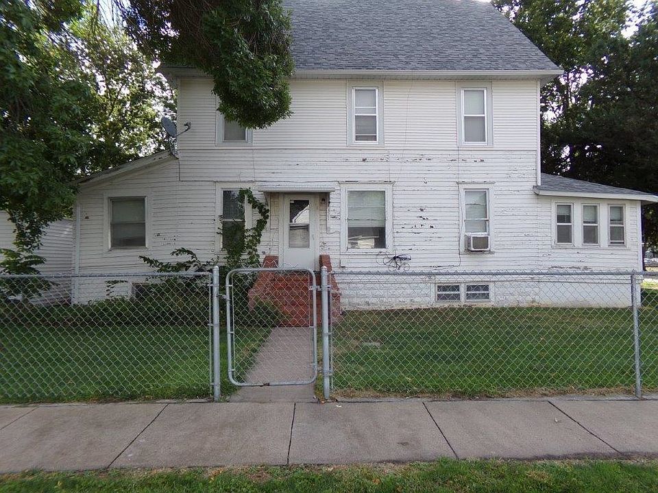 1st image of 321 W 10th St