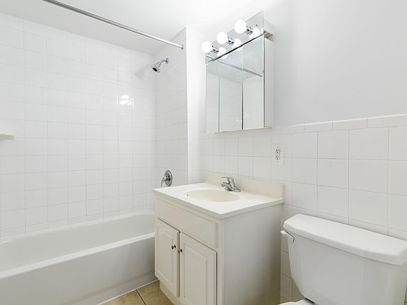 3rd image of 444 Manhattan Ave APT 3B