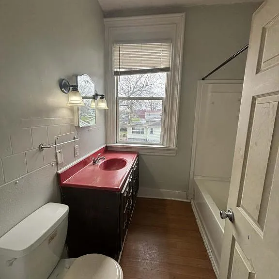 221 N Columbia St #E — Photo 5
