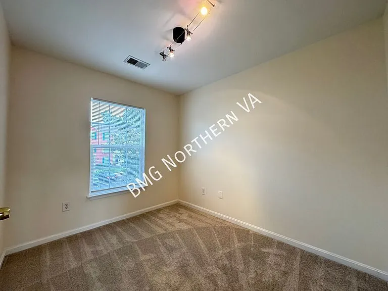 10230 Magnolia Grove Dr — Photo 18