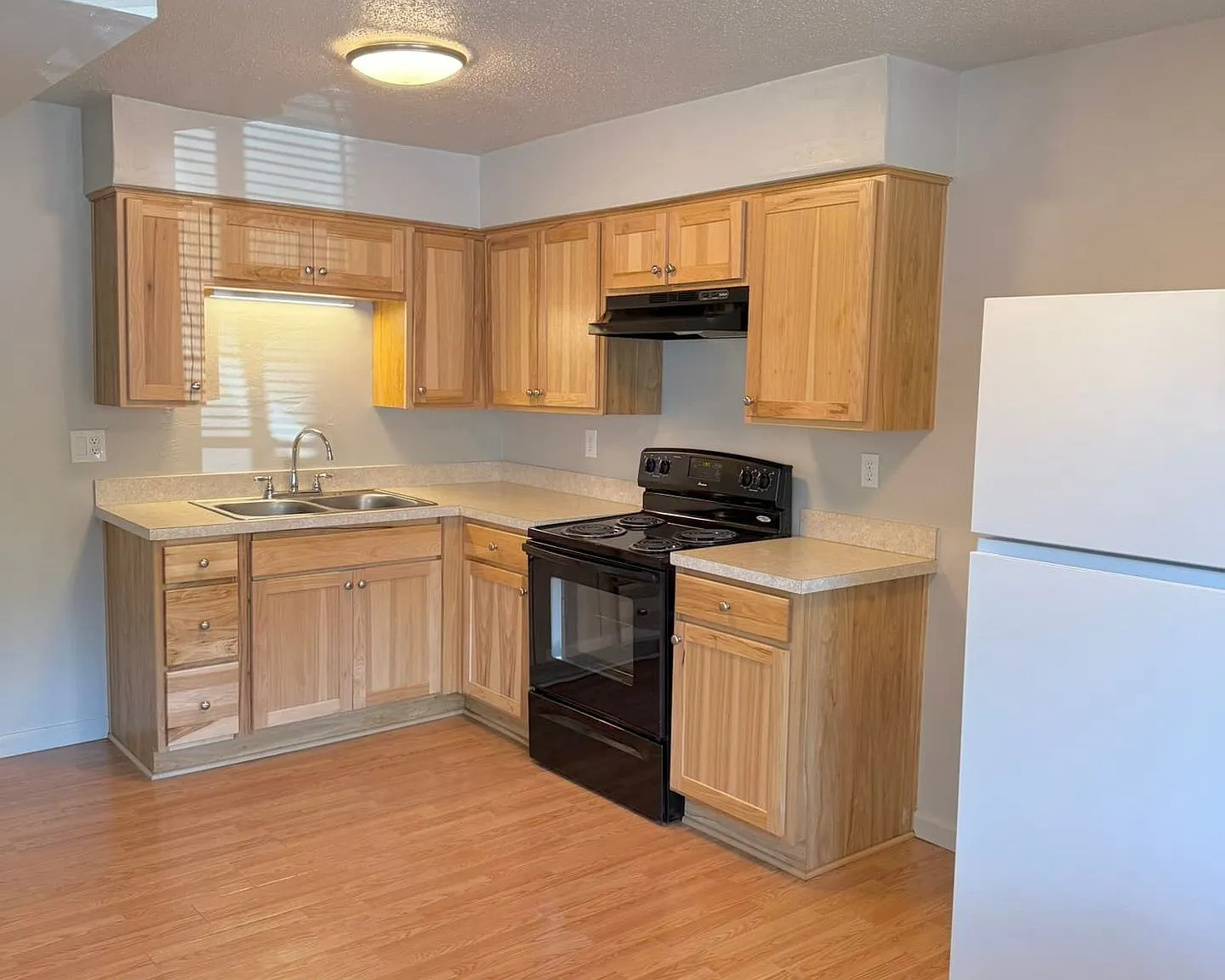 Willow Lake Apartments — Photo 4