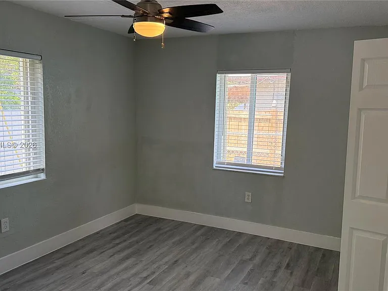 220 NW 12th St #4 — Photo 10