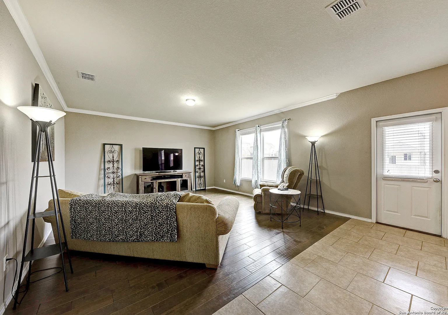 3 bed, 2329 sqft, $2,400 — Photo 2