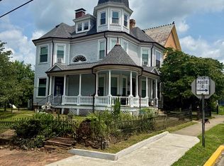 718 Main St, Sistersville, WV 26175