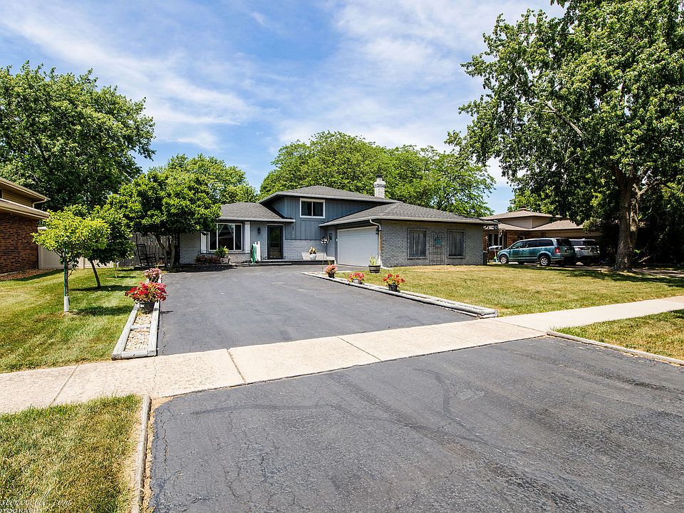 1st image of 452 Manor Dr