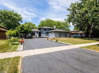 452 Manor Dr, Peotone, IL 60468