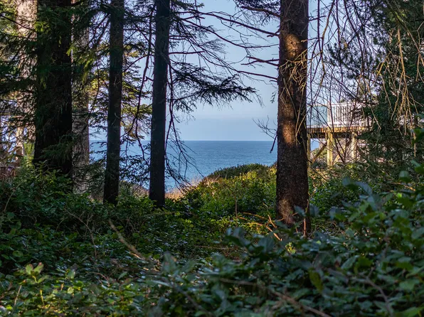 84 SW Walking Wood, Depoe Bay, OR 97341