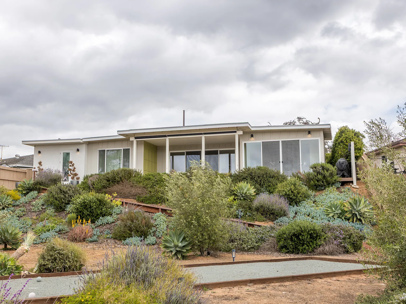 3 bed, 1953 sqft, $6,250 — Photo 1