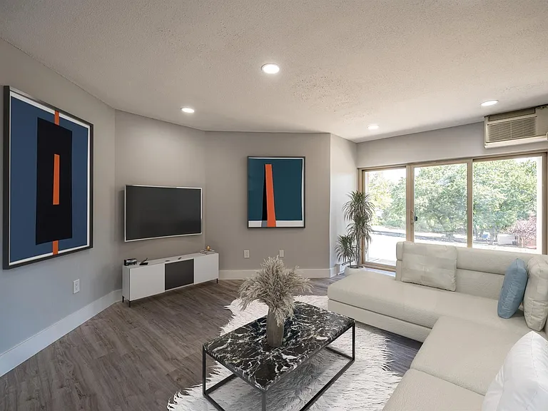 Whitewood Pond Apartments — Photo 12