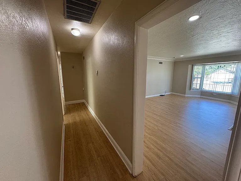 337 E Weldon Ave — Photo 26