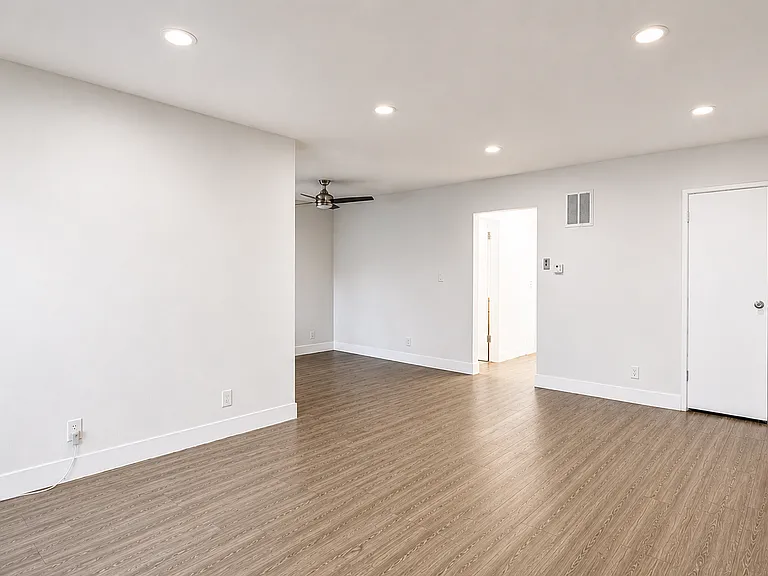 2233 S Ridgeley Dr #303 — Photo 5