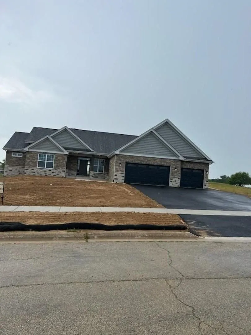 854 Tivoli Dr photo 1