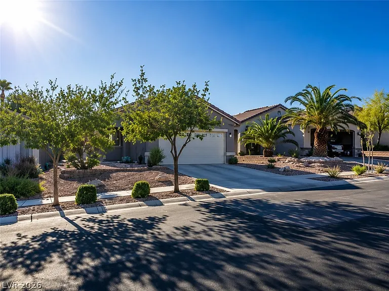 1872 High Mesa Dr — Photo 2