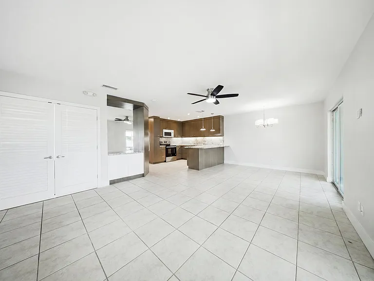 138 N Indies Dr #B — Photo 18