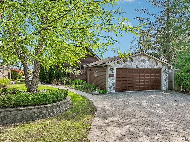 3641 Mann Rd — Photo 52