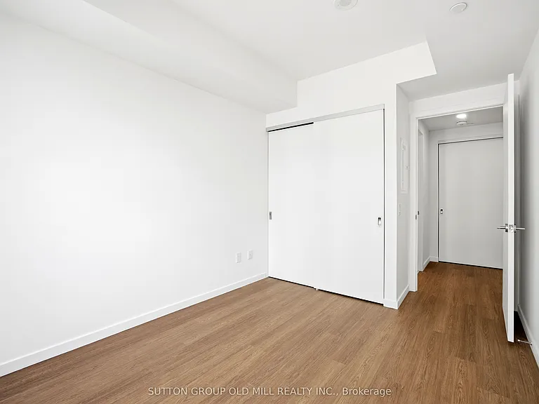 689 The Queensway #329 — Photo 20