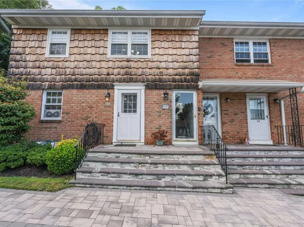 5 Anchorage Lane #4B, Oyster Bay, NY 11771