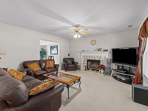 5th image of 604 Stowe Ct