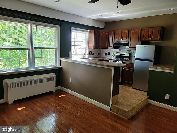 3rd image of 879 Windermere Ave APT B
