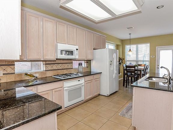 3rd image of 2412 San Jacinto Ln