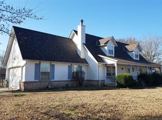 8112 E Country Road Dr, Claremore, OK 74019