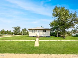 301 Cooley St, Wildrose, ND 58795
