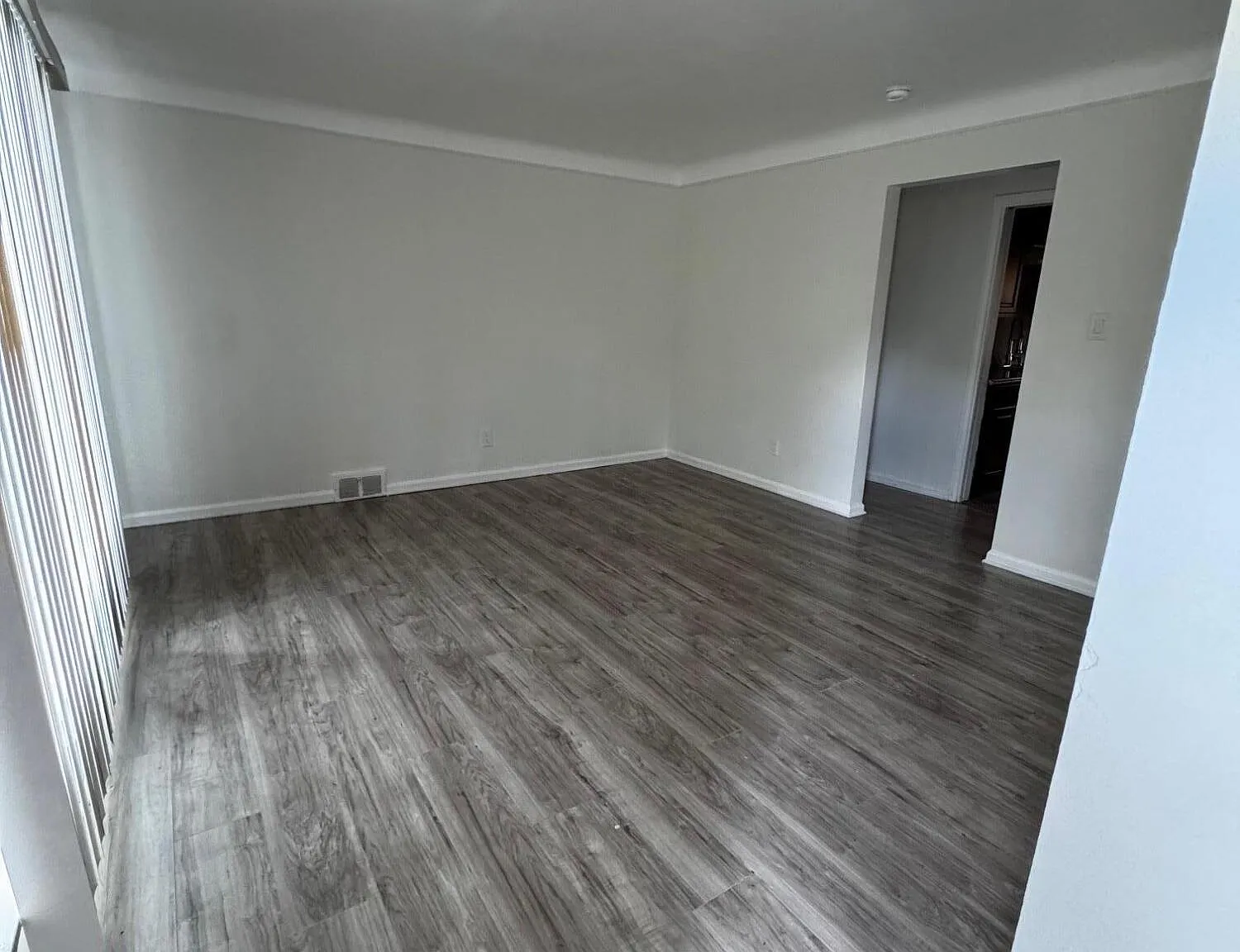 3 bed, 1.5 bath, 923 sqft, $1,450 — Photo 2