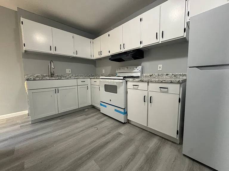 170-4G Hillside Ave — Photo 5