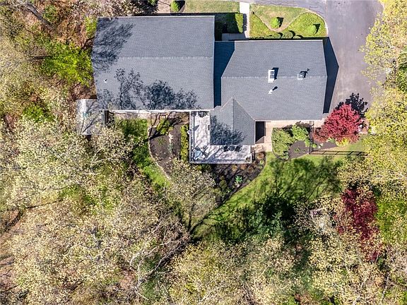 4th image of 100 Joseph Ct