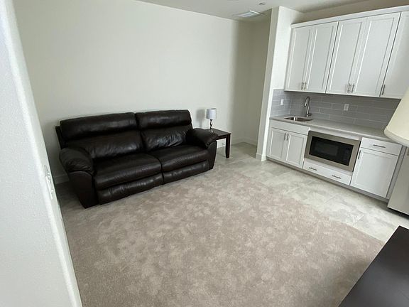 4th image of 4043 Stanwick Ave