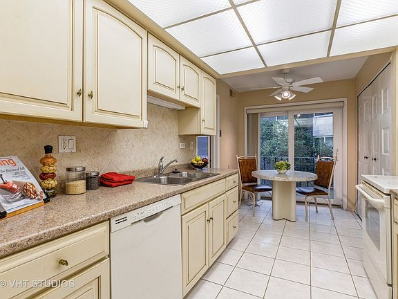3rd image of 4900 Foster St APT 211