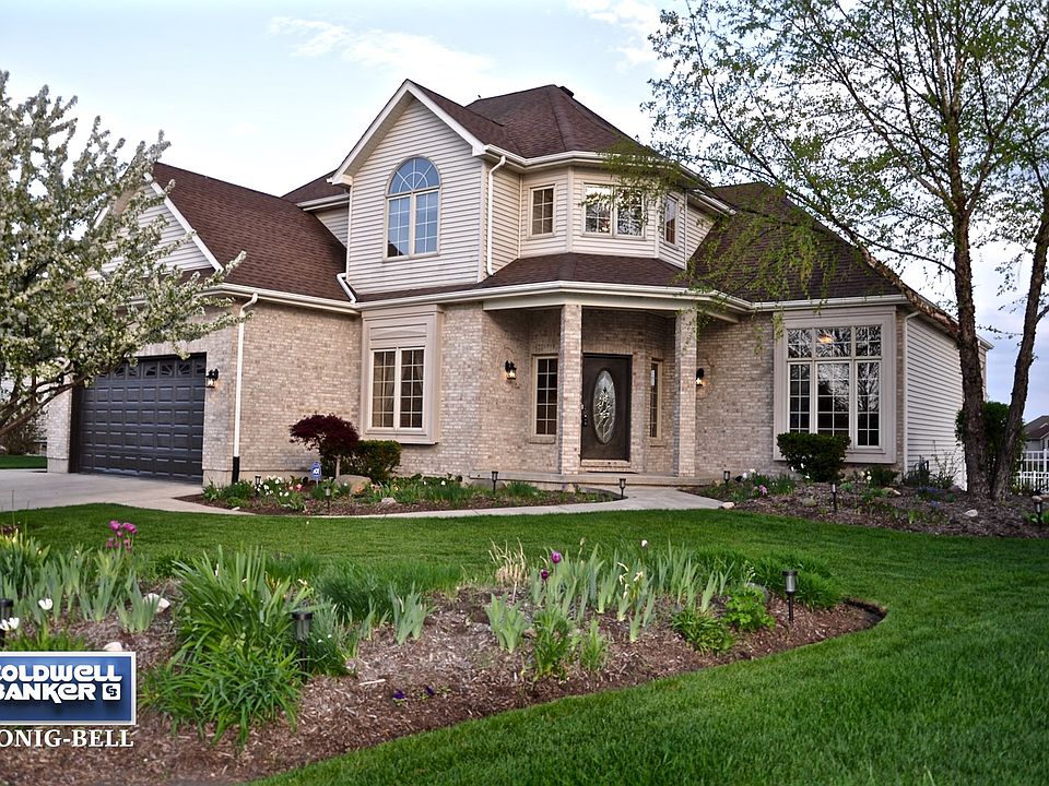 Premier park & pond setting offering breathtaking views